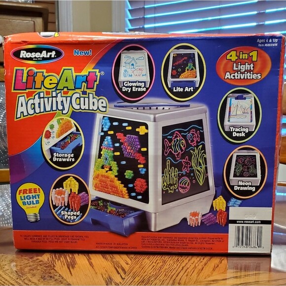 RoseArt LiteArt Activity Cube 2004 Similar to Lite Brite - Picture 1 of 6